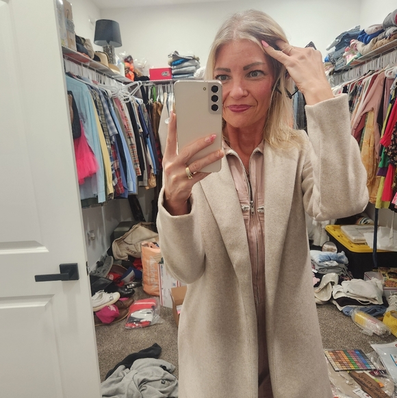 Meet your Posher, Lori - Picture 2 of 15